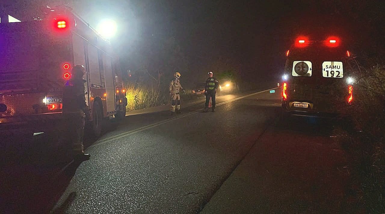 Corpo de Bombeiros atende ocorrência de acidente automobilístico envolvendo ônibus e motocicleta em Lagarto